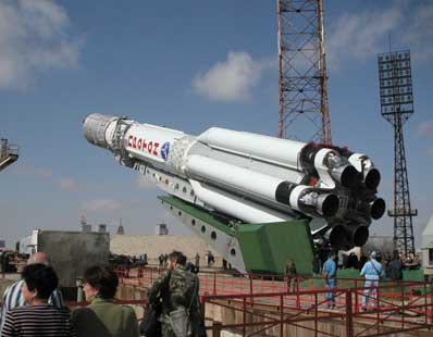 ILS photo of the rollout and erection of the Proton rocket before its 300th flight