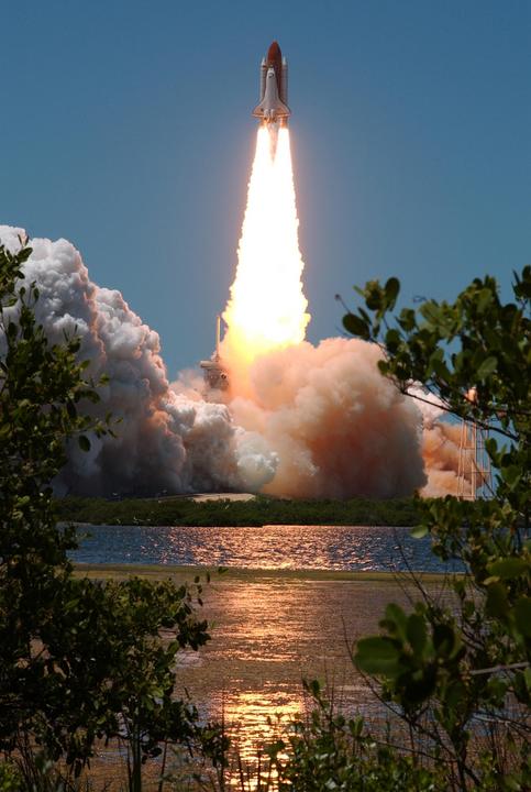 NASA photo of Discovery STS-121 launch