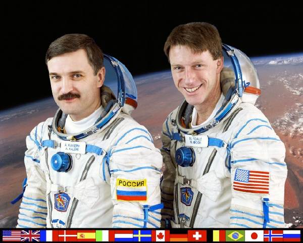 ISS Expedition Eight crew